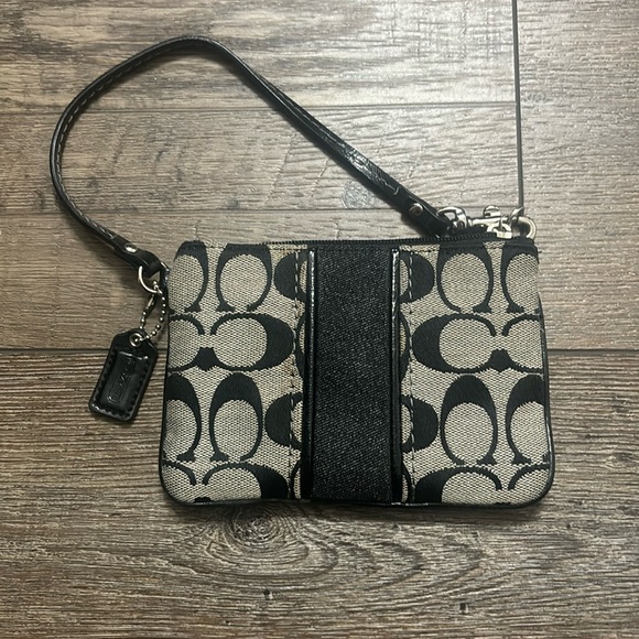 Coach Handbags - Coach Wristlet